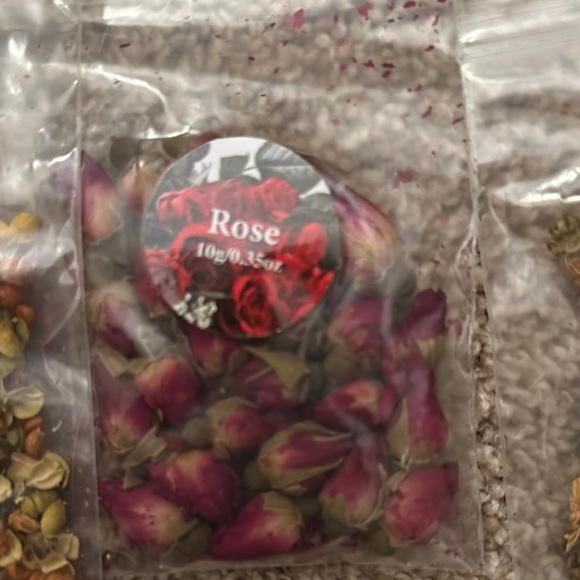 Assorted Dried Flowers Collection - Picture 15 of 16